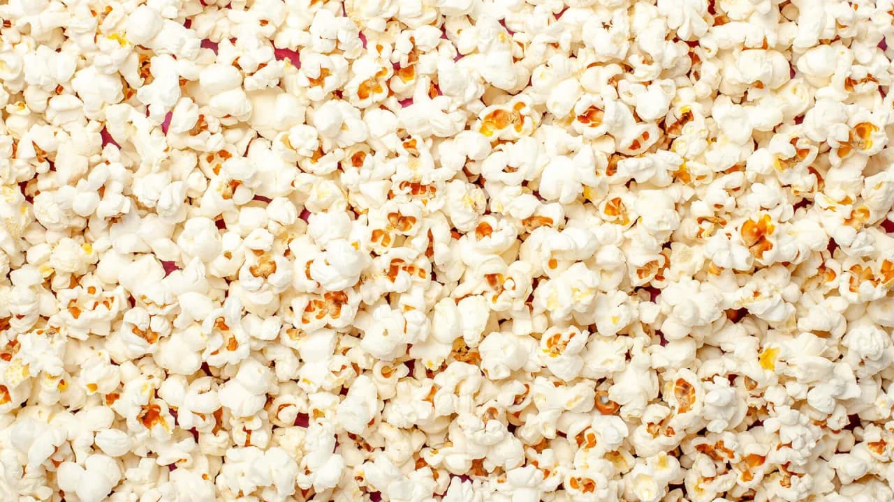 Czy popcorn tuczy? Jak jeść go zdrowo i bez wyrzutów sumienia