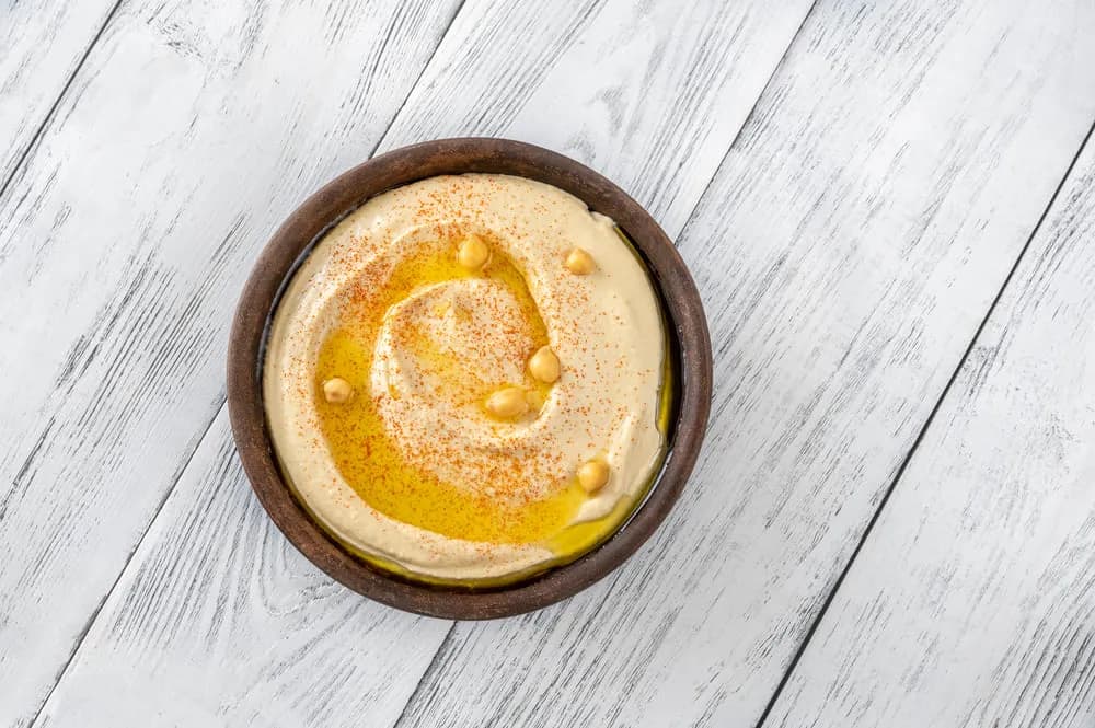 Hummus w diecie: jeść czy unikać? Prawda o kaloriach i odchudzaniu