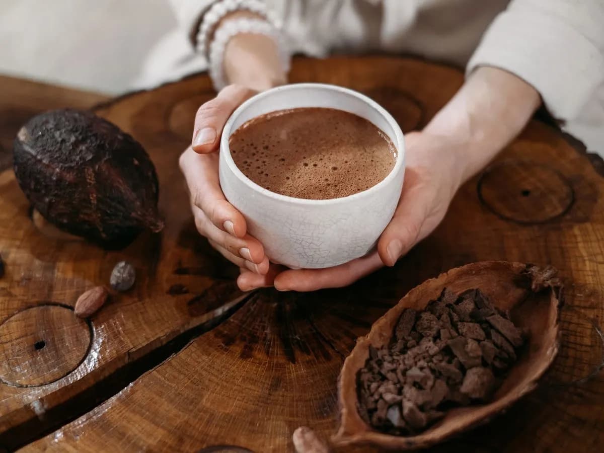 Kakao na noc: tuczy czy wspiera odchudzanie i sen? Sprawdź!