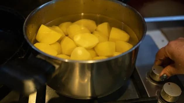 Czy ziemniaki tuczą? Odkryj, jak jeść i chudnąć!