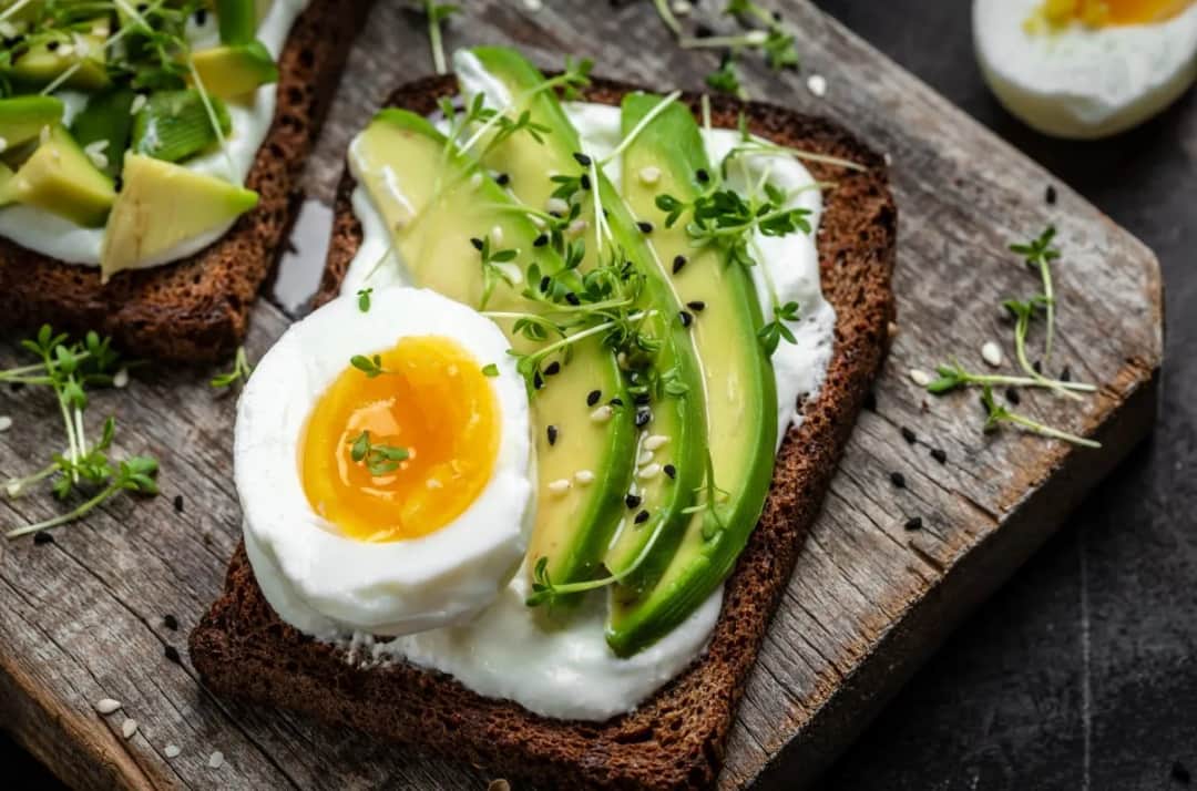 Śniadania na odchudzanie: 3 kroki do sytości i szczupłej sylwetki